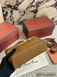 Extra Pocket L19 Leather Pouch
