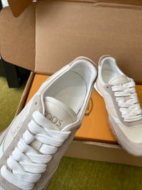 T Sneakers