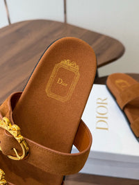 26S Médaillon Buckle Slides