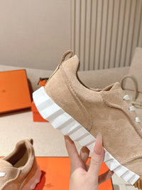 26S Bouncing Sneakers