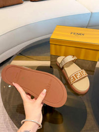 Feel Slide Sandals