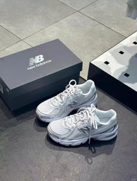 NB530 White Silver