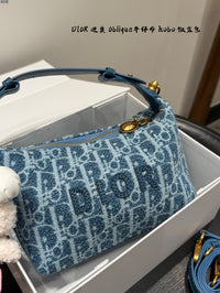 Oblique Pouch