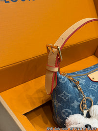 Hills Pochette Bag