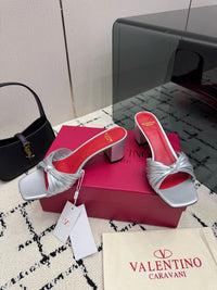 26S Garavani Annet Mules