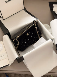 Pearl Crush Velvet Bag