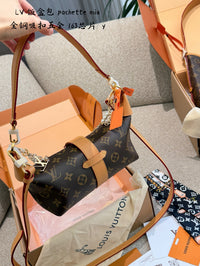 Mia Pochette Bag