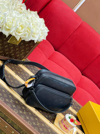 Nil Messenger Bag