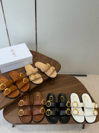 26S Médaillon Buckle Slides