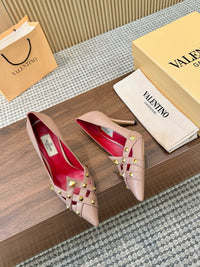 Garavani Studdy Pumps