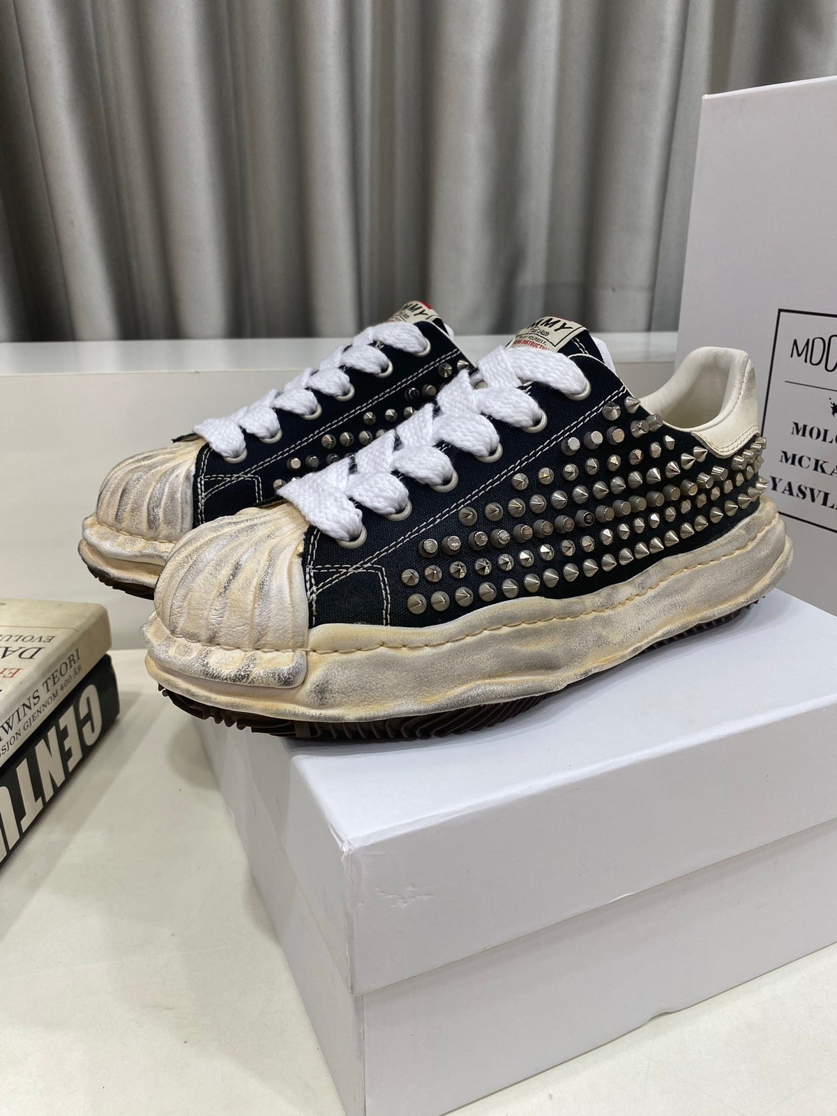 Peterson 23 Embellished Low-Top Trainers