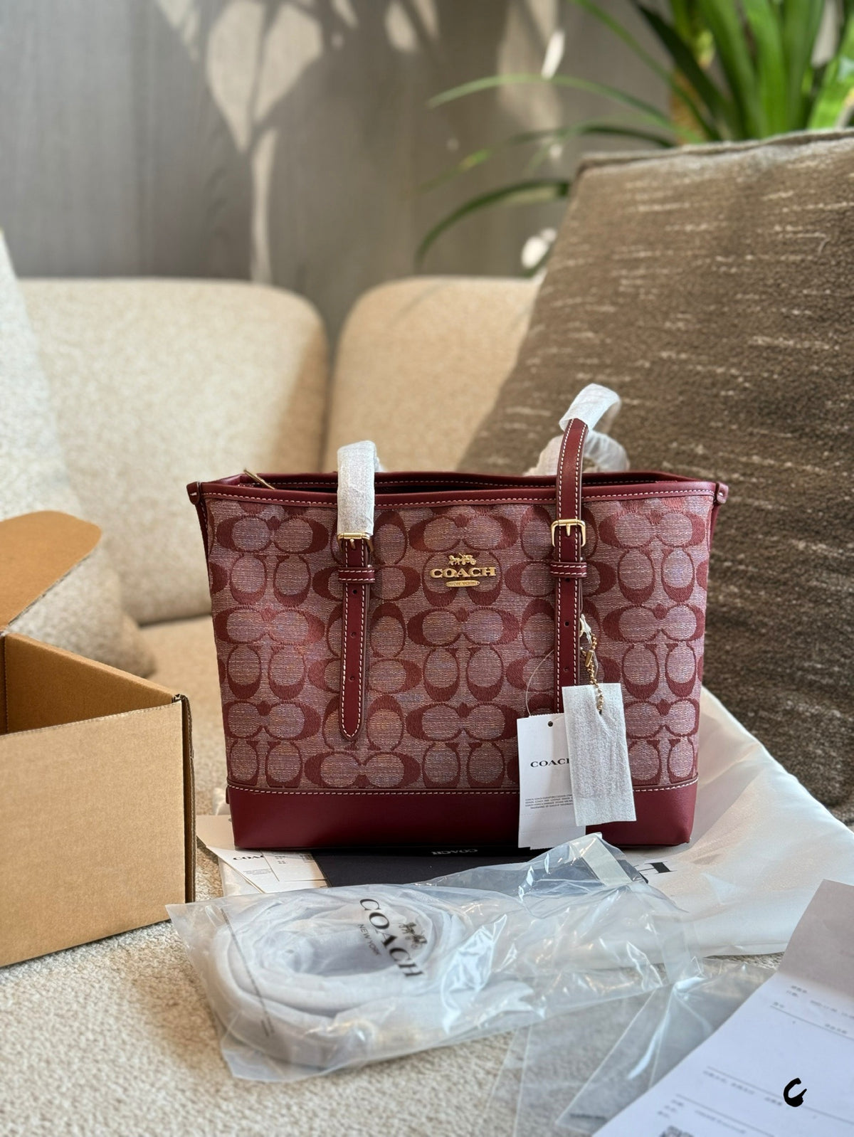 Mollie Tote 25
