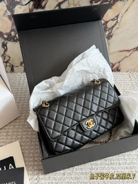 25 Caviar Leather Flap Bag