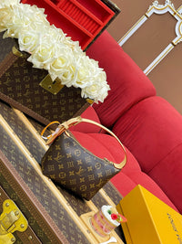 Hills Pochette Bag