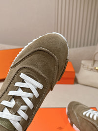 26S Bouncing Sneakers
