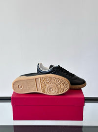 Upvillage Panelled Leather Sneakers