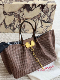 Straw VLogo Signature Tote Bag