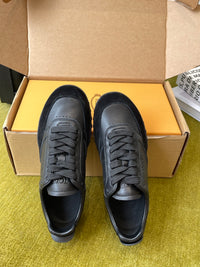 T Sneakers