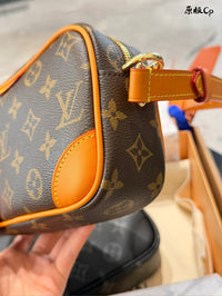 Trocadéro Wearable Wallet