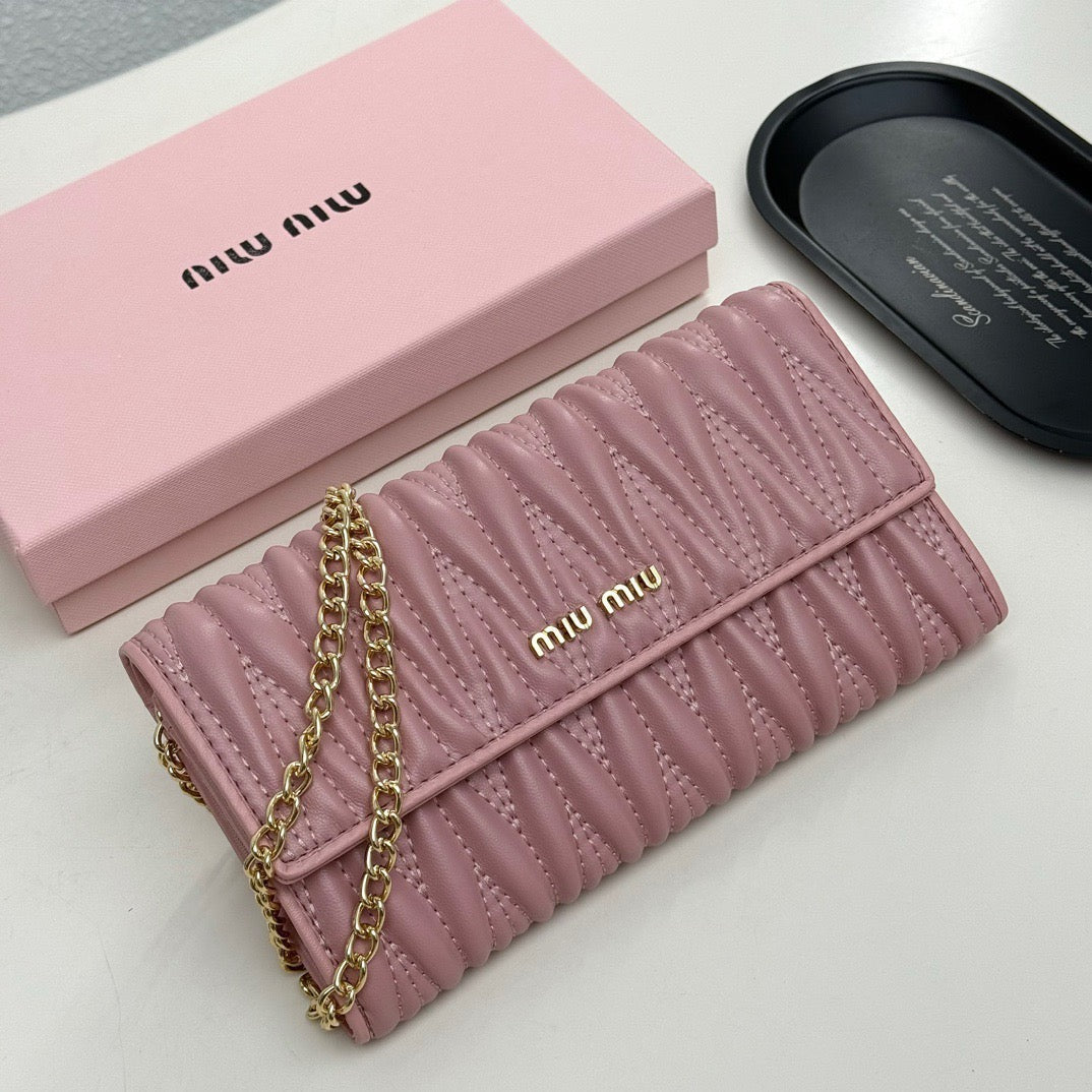 Matelassé Leather Wallet