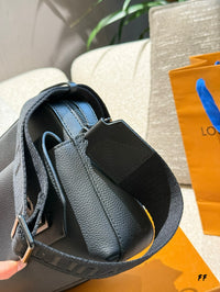 S Lock Messenger Black Leather