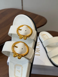 26S Médaillon Buckle Slides