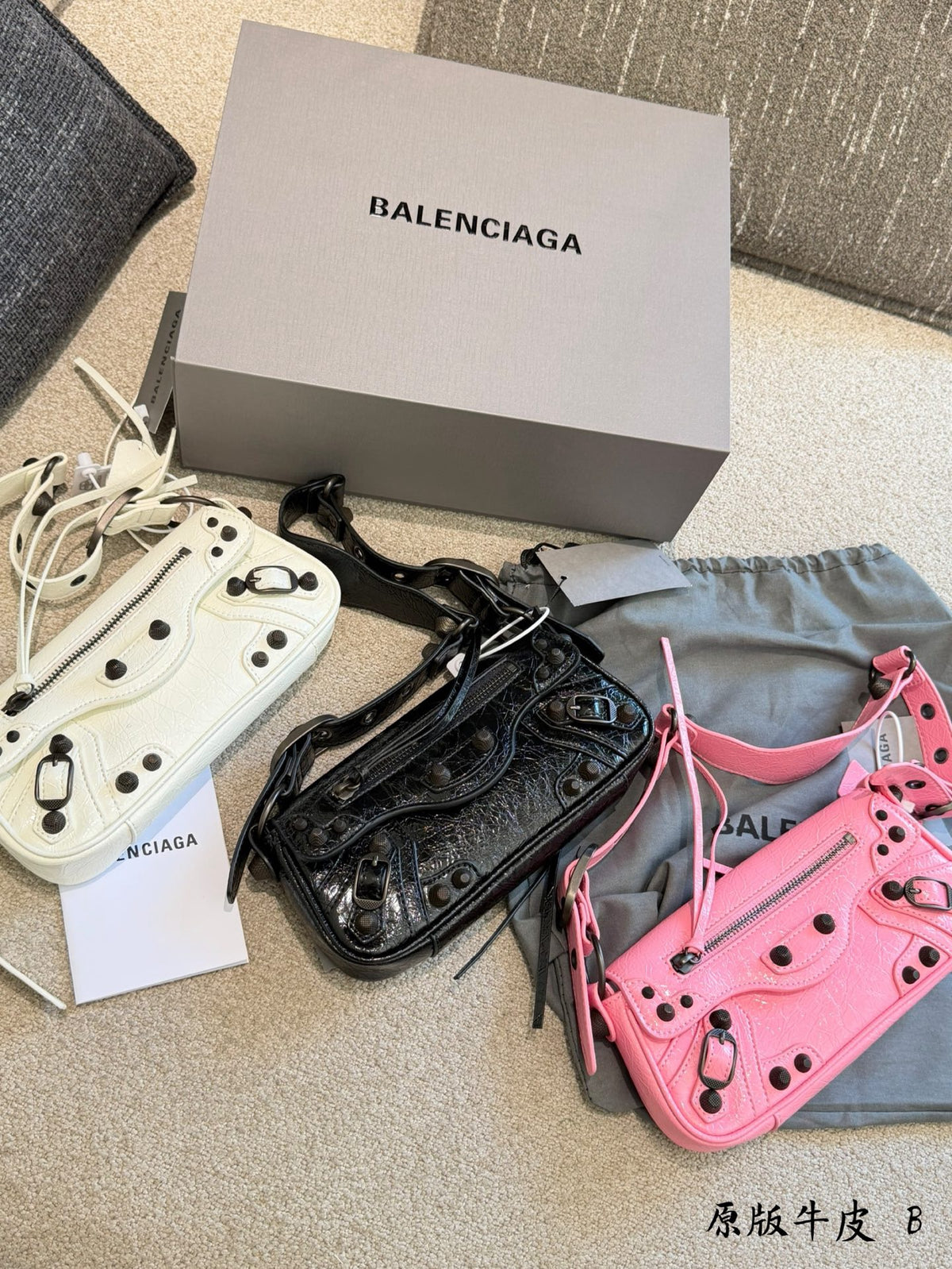 Le Cagole Shoulder Bag