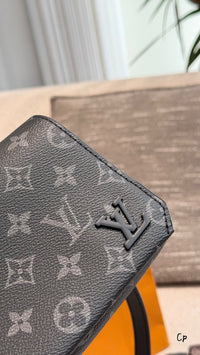 Steamer Wearable Wallet Bag