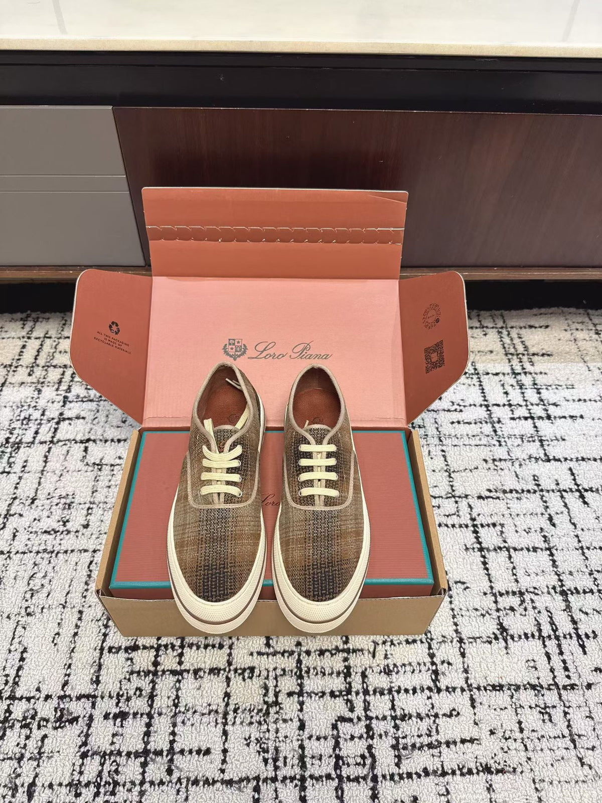 Nantucket Walk Sneakers