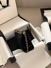 Pearl Crush Velvet Bag