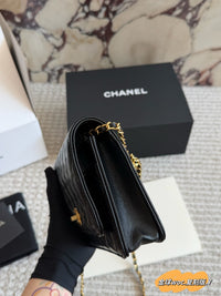 Pearl Crush Wallet on Chain