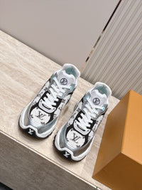 Run 55 Sneakers