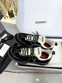 Logo Sneakers