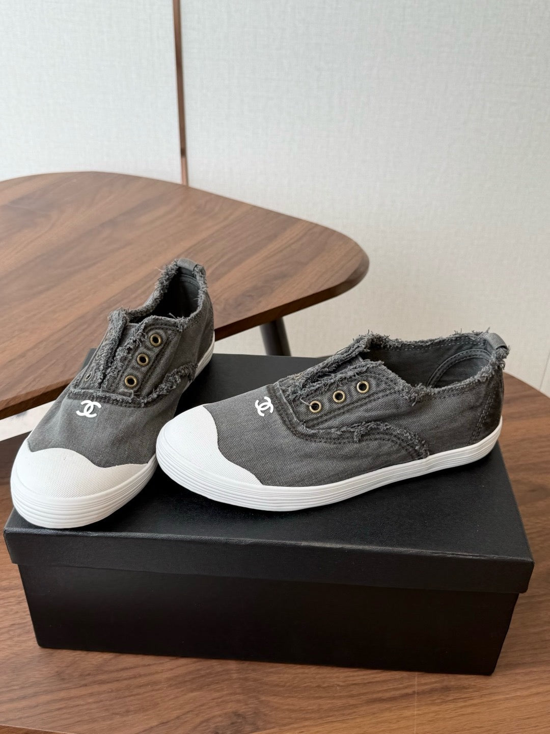 26S Slip-on Sneakers
