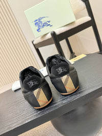 Knight Runner Sneakers