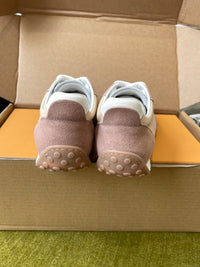 T Sneakers