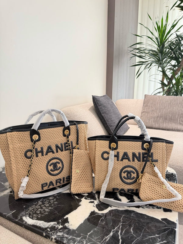 Deauville Tote in Beige Raffia