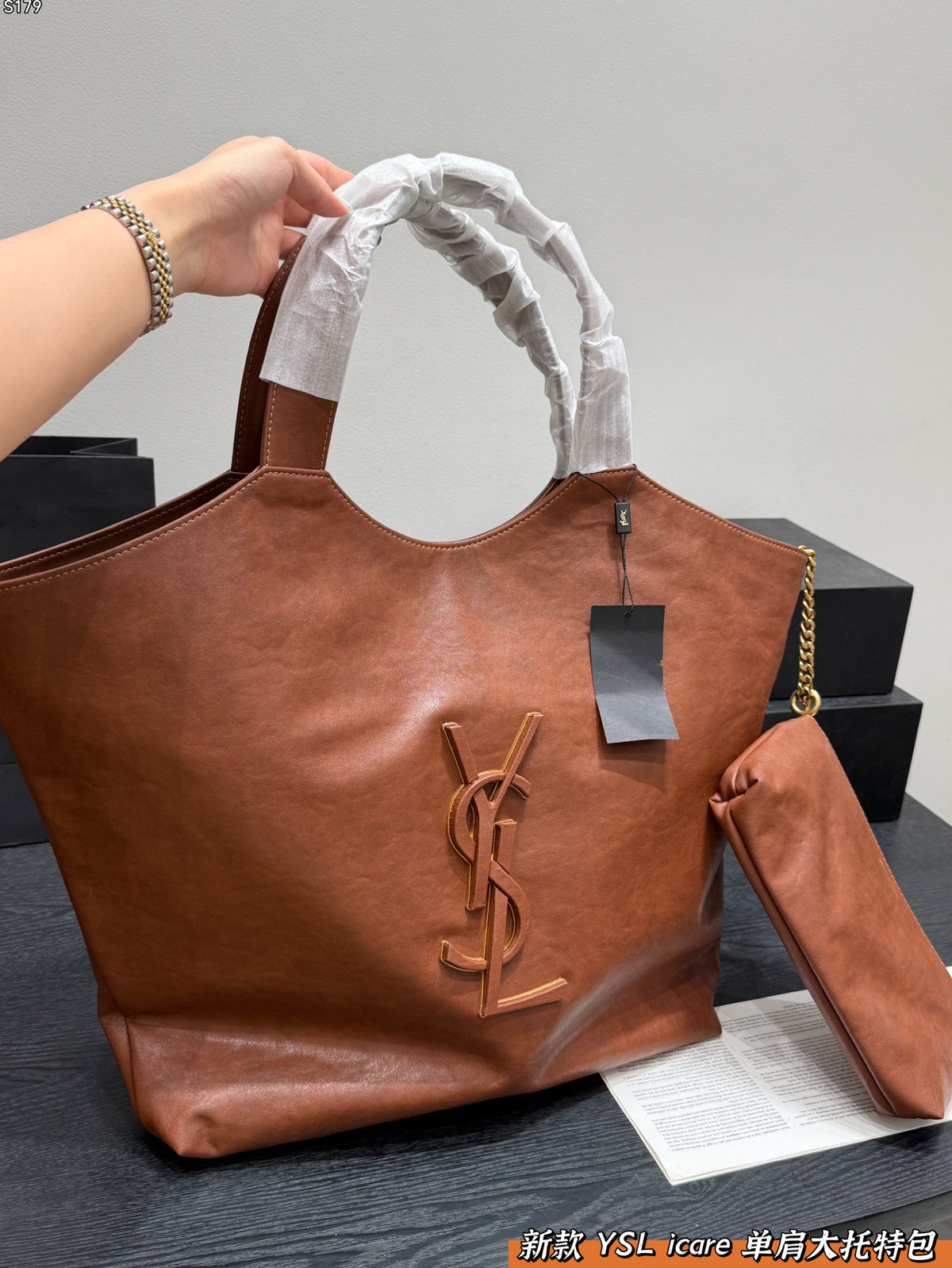 Icare Maxi Tote Bag
