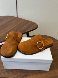26S Médaillon Buckle Mules