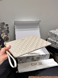 30 Montaigne Dea Pouch