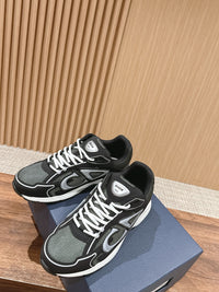 B30 Sneakers