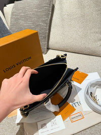 OnTheGo East West Bag