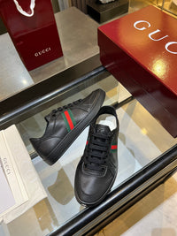 Stretch Low Top Trainers