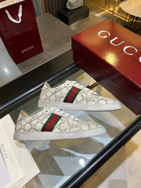 Stretch Low Top Trainers