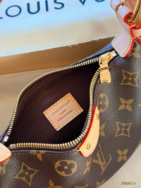Hills Pochette Bag