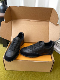 T Sneakers