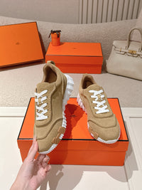 26S Bouncing Sneakers
