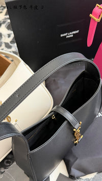 Le 5 à 7 Hobo Bag
