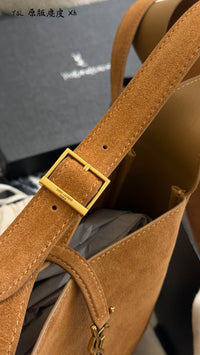 Le 5 à 7 Shoulder Bag