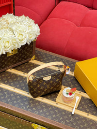 Hills Pochette Bag